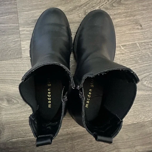 Madden Girl Black Ankle Booties with Chunky Heel - Picture 3 of 4